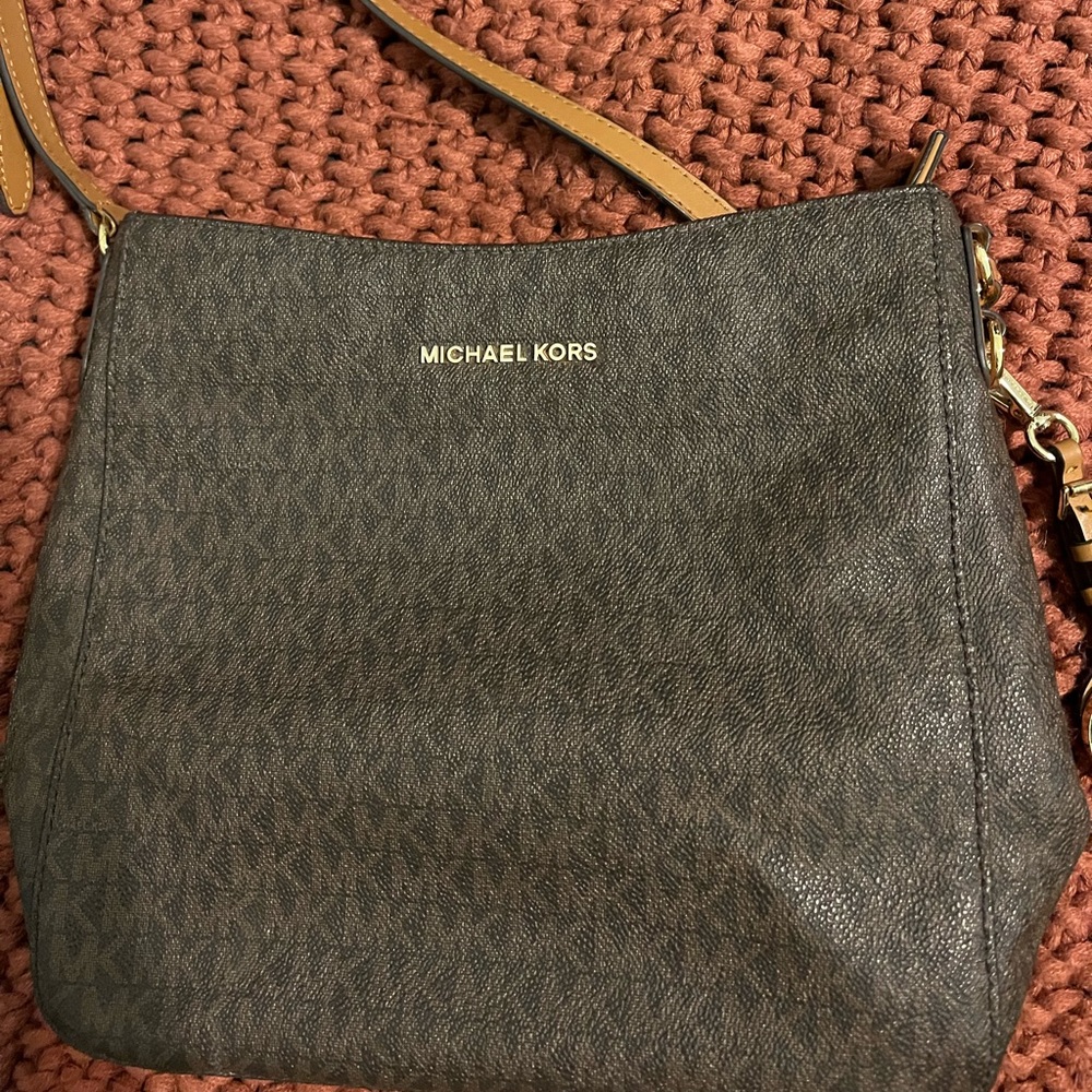 MK cross body